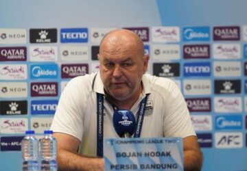 Persib Berangkat ke Padang Tanpa Matricardi dan Putros, Bojan Hodak: Ini Akan Sulit