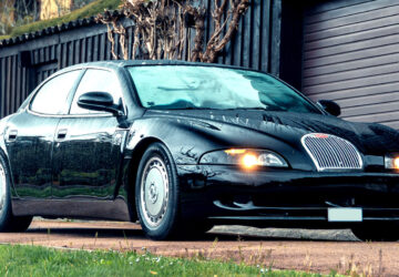 Mobil sedan Bugatti V12 senilai 2,3 juta dolar dengan 241 mil pada odometer belum pernah melihat sebuah showroom