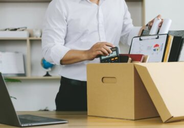 Eksekutif melakukan ‘pencucian AI’ — tapi apakah pengangguran benar-benar disebabkan oleh kecerdasan buatan?