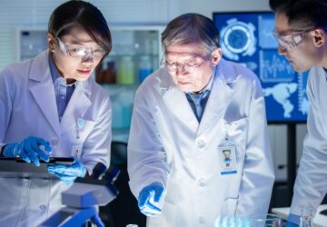 Bill Gates percaya hanya tiga pekerjaan yang akan bertahan menghadapi naiknya kecerdasan buatan