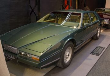 Lagonda berbentuk segitiga Aston Martin berusia 50 tahun, masih mengejutkan pada tahun 2026