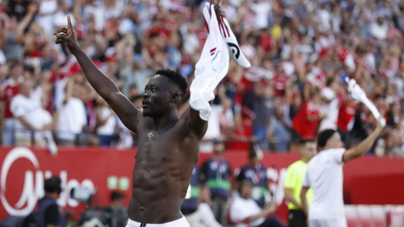 Akor Adams Bawa Sevilla Jauh dari Zona Merah dengan Gol Dramatis