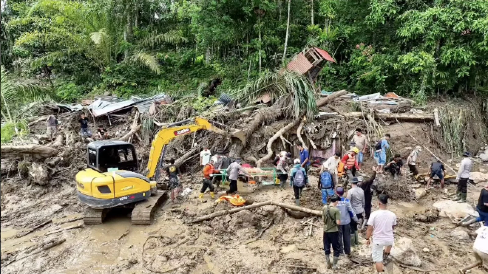 Banjir Membusukkan Tiga Provinsi di Indonesia