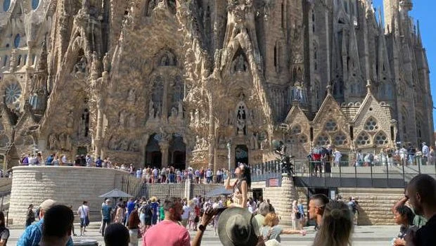 Barcelona Mengambil Langkah Besar untuk Mengatasi Overtourism: Apakah Bali Berikutnya?