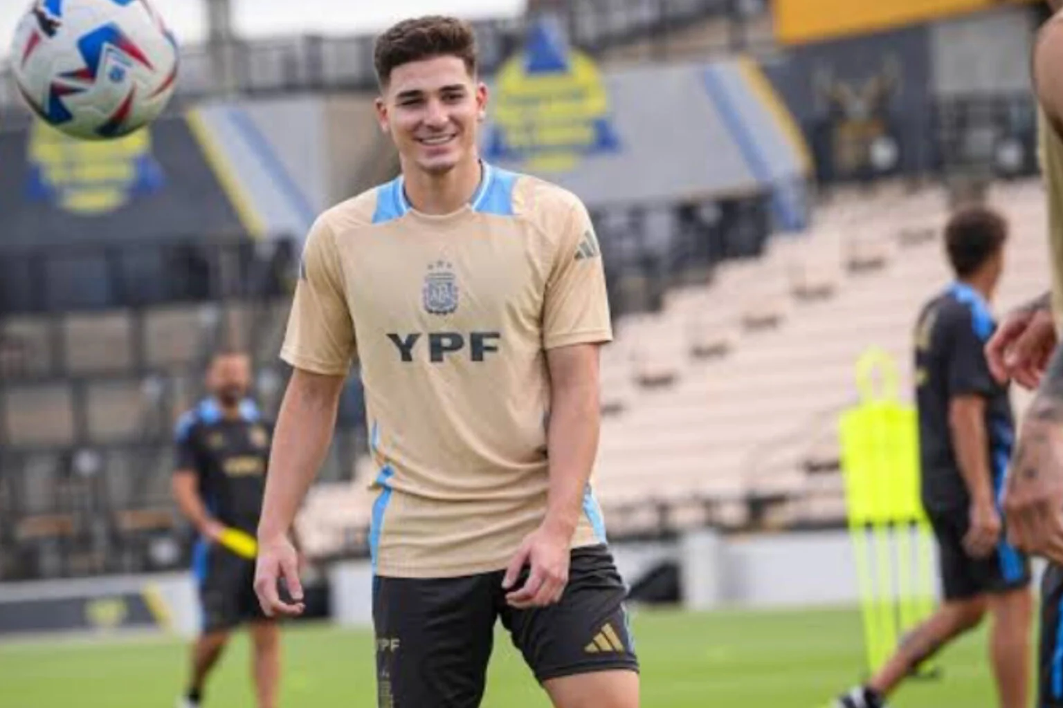 Barcelona Siap Membeli Julian Alvarez dengan Tawaran €100 Juta