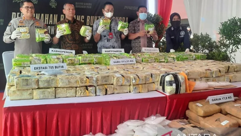 Bareskrim Polri Gerebek Kampung Narkoba di Samarinda, Sejumlah Barang Bukti Disita