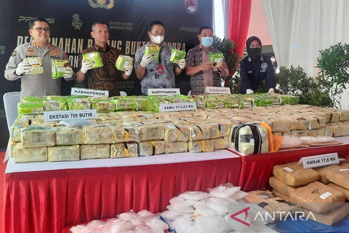 Bareskrim Polri Gerebek Kampung Narkoba di Samarinda, Sejumlah Barang Bukti Disita