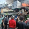 Bencana Kebakaran di Tambora: 102 Personel Damkar Dikerahkan untuk Pemadaman