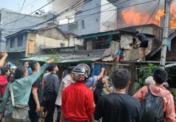 Bencana Kebakaran di Tambora: 102 Personel Damkar Dikerahkan untuk Pemadaman
