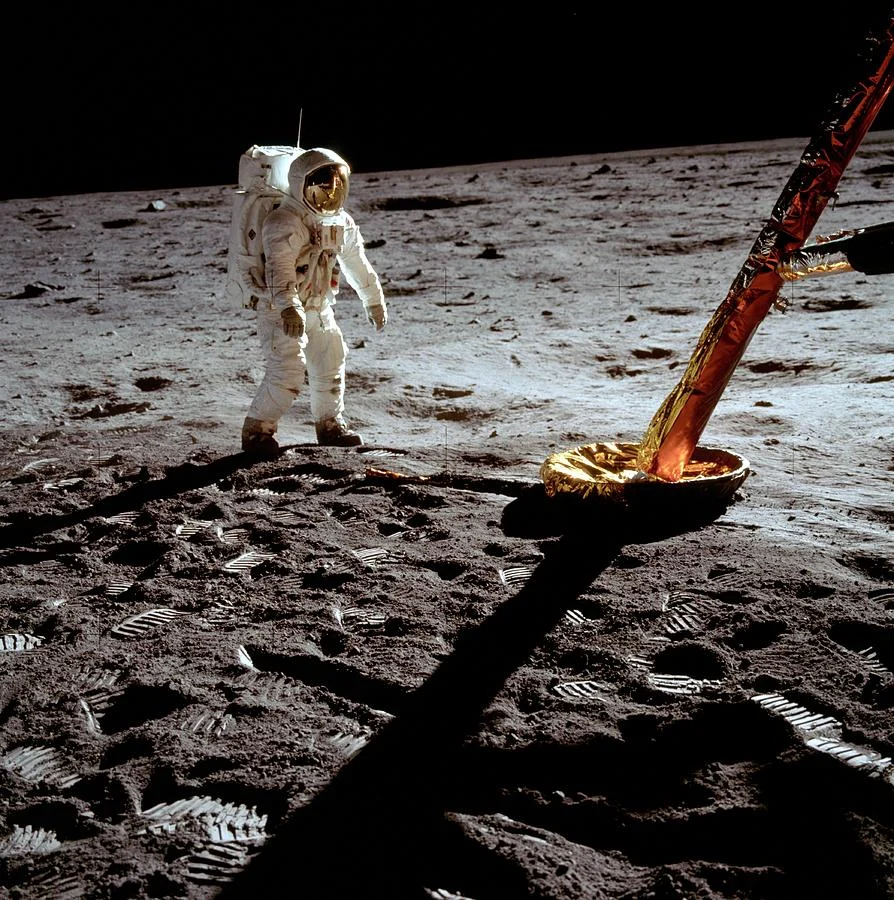 Buzz Aldrin Ungkap Rahasia Apollo 11: Fenomena Tak Lazim di Bulan