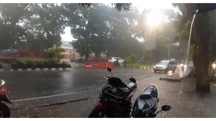Cuaca Buruk di Bogor: Hujan dan Petir Mengguyur Wilayah