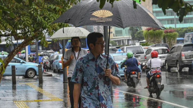 Cuaca Jabodetabek Diprediksi Diguyur Hujan, Siapkan Payung!