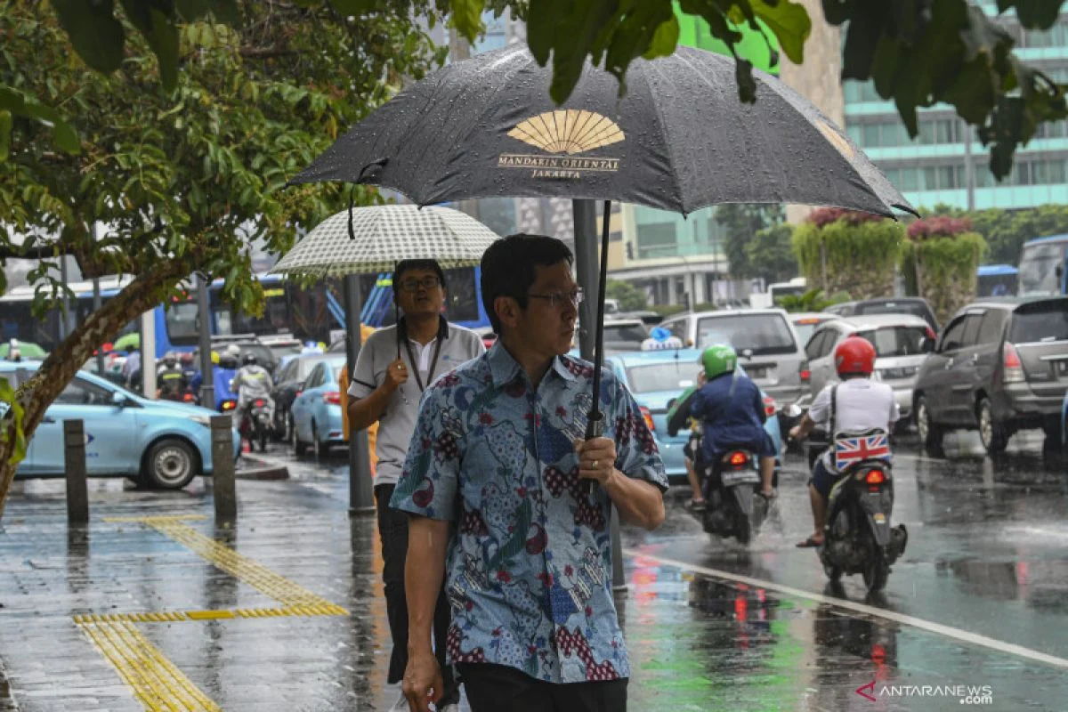 Cuaca Jabodetabek Diprediksi Diguyur Hujan, Siapkan Payung!