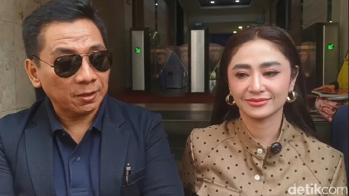 Dewi Perssik Serahkan Bukti Pencatutan Nama di Polda Metro Jaya