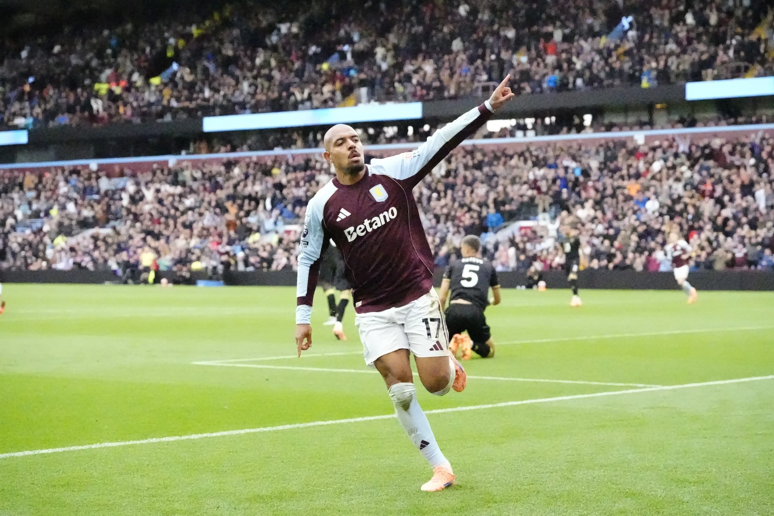 Donyell Malen: Statistik yang Membuat Villa Park Kembali Bangkit