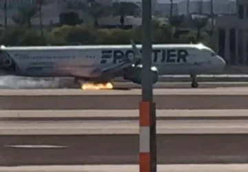 Frontier Airlines Tabrakan dengan Pejalan Kaki di Bandara Denver: Kematian dan Kebakaran