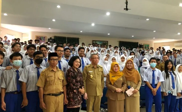 Gibran Hadiri Pertemuan dengan Siswa SMAN 1 Pontianak