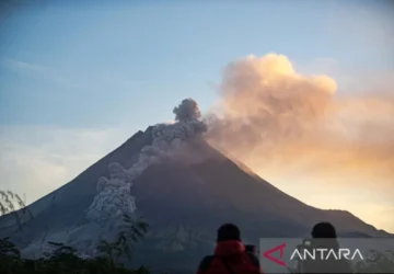 Gunung Merapi Semburkan Awan Panas, Masyarakat Diimbau Menjauh