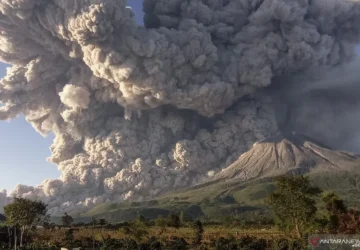 Gunung Sinabung Meningkatkan Aktivitas Vulkanik, Tanda Erupsi Mungkin Dekat?
