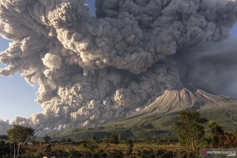 Gunung Sinabung Meningkatkan Aktivitas Vulkanik, Tanda Erupsi Mungkin Dekat?