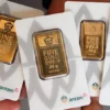Harga Emas Antam Turun Signifikan, Peluang Investasi atau Risiko?