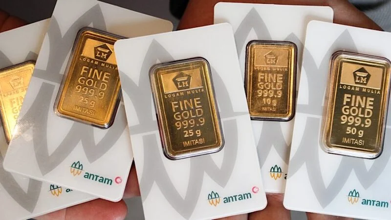 Harga Emas Antam Turun Signifikan, Peluang Investasi atau Risiko?