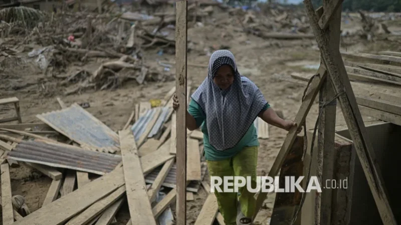 Hartati Aceh Tamiang Berhaji Meski Rumahnya Hancur Tersapu Banjir