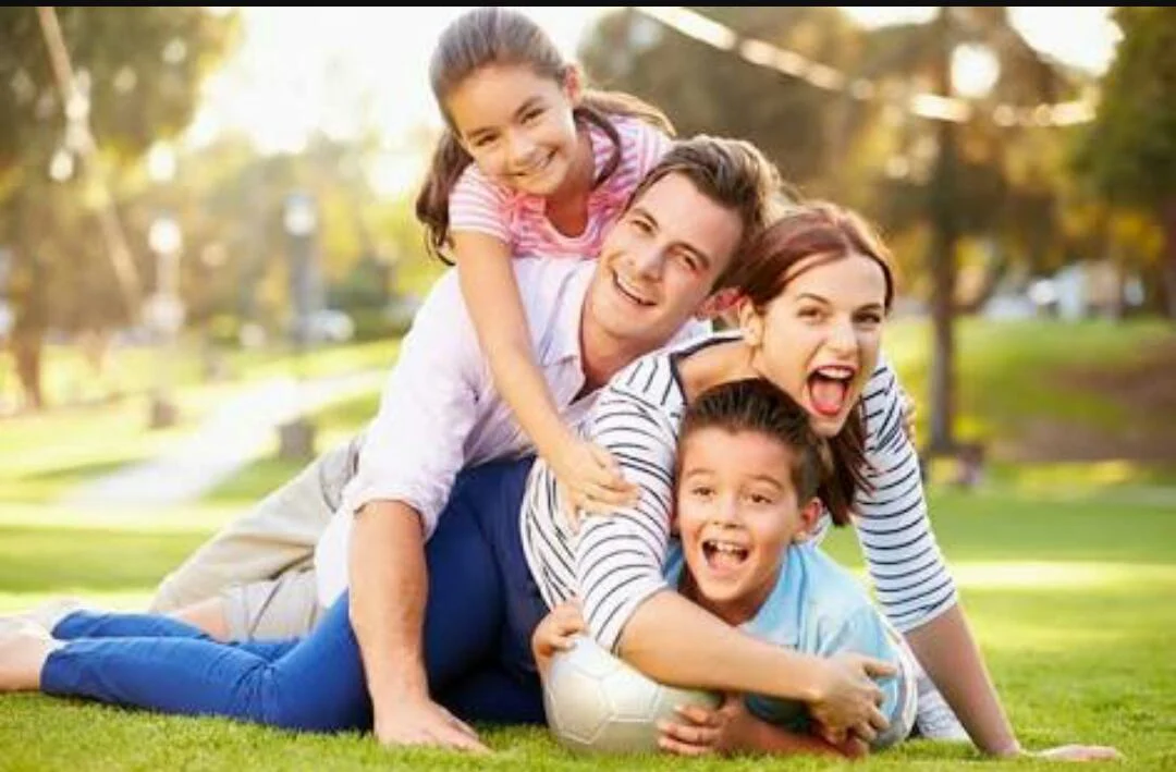 Hubungan Orang Tua dan Anak dalam Era Modern: Dekat Secara Fisik, Jauh Secara Emosional