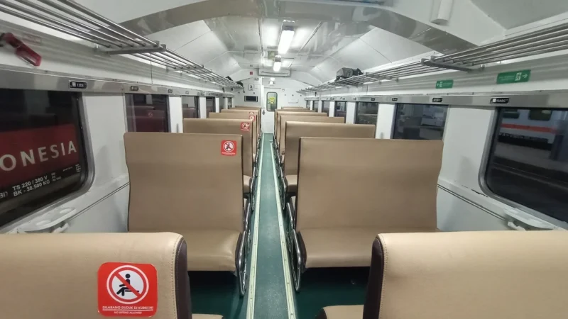 Insiden KA Jaka Tingkir dan KA Serayu Tergelincir di Stasiun Pasar Senen