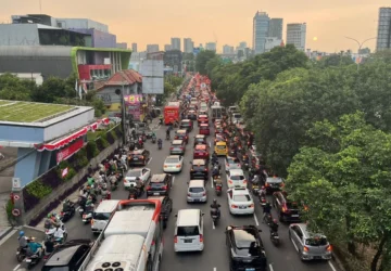 Jalan Amblas di Lenteng Agung Mengakibatkan Kemacetan di Jakarta Selatan
