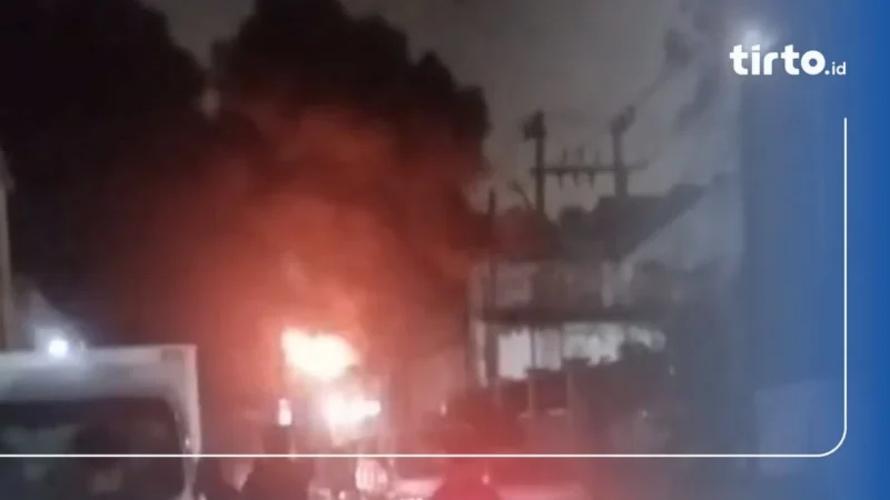 Kebakaran Besar Melanda Pergudangan Miami Kalideres, 100 Personel Dikerahkan untuk Pemadaman