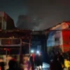 Kerusuhan di Jakarta Barat: Pencuri Motor Ditangkap, Kebakaran Melanda Kawasan Tambora