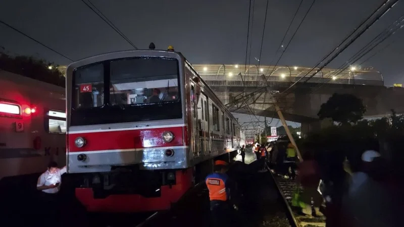 KNKT Ungkap Selisih Waktu Tabrakan KRL dan KA di Bekasi