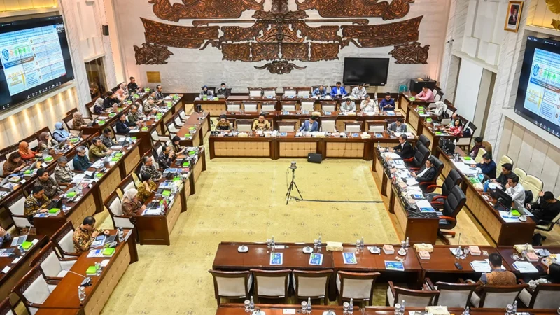 Komisi XI DPR Tantang BI soal Pelemahan Rupiah yang Tak Sejalan dengan Ekonomi
