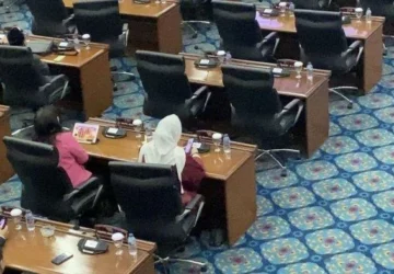 Kontroversi Anggota DPRD Jember yang Main Game saat Rapat di Tengah Kunker Bali