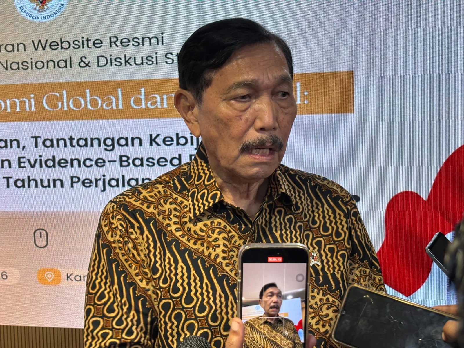 Luhut Ungkap Pesan Penting MSCI kepada Pimpinan OJK