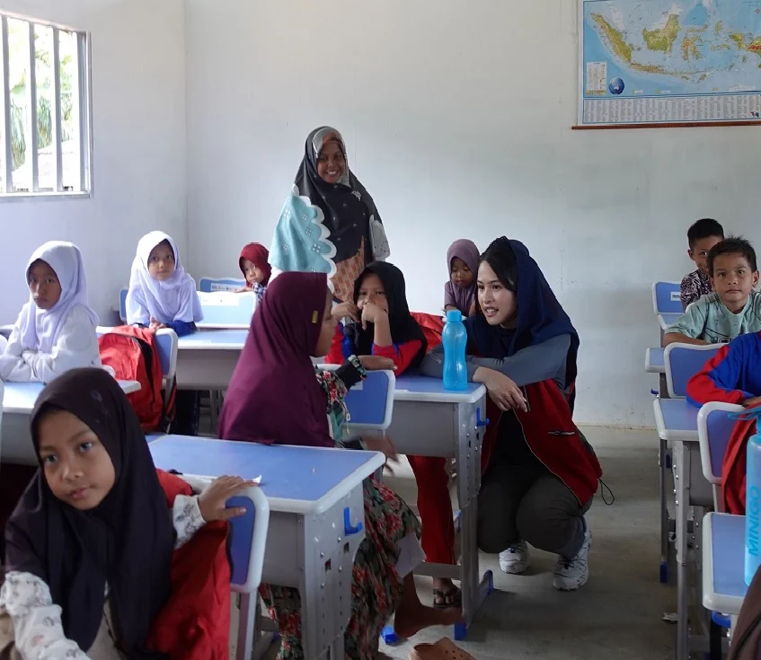 Maudy Ayunda Membangun Semangat Belajar di Aceh Tamiang