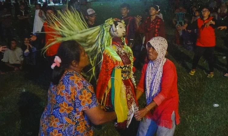 Membaca Aksara Langit: Tradisi Cowongan Banyumas yang Menghidupkan Makna