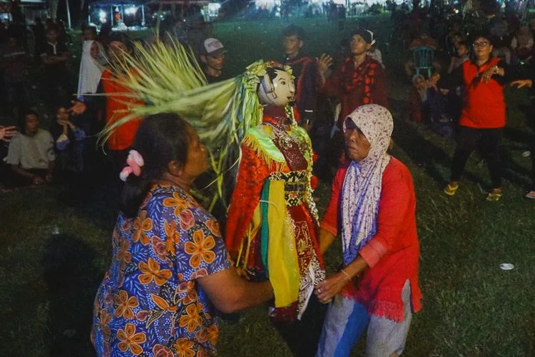 Membaca Aksara Langit: Tradisi Cowongan Banyumas yang Menghidupkan Makna