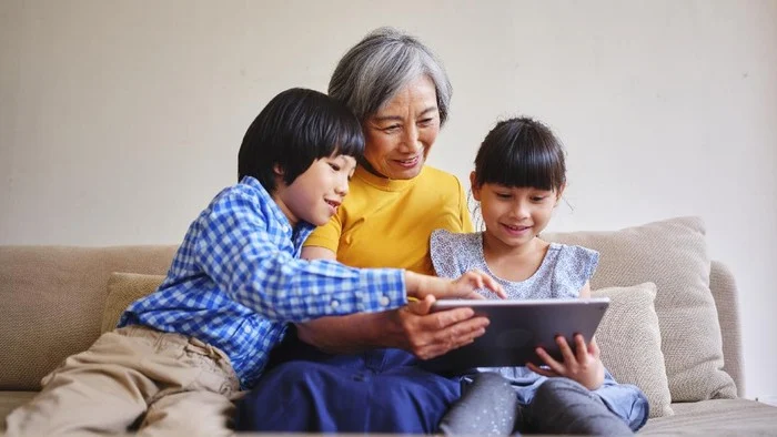 Mengapa Anak yang Dekat dengan Kakek Nenek Cenderung Lebih Tangguh