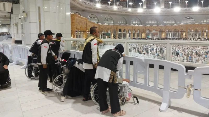 Menhaj Sapa Jemaah dan Pastikan Pelayanan PPIH di Masjidil Haram: Tantangan yang Menantang