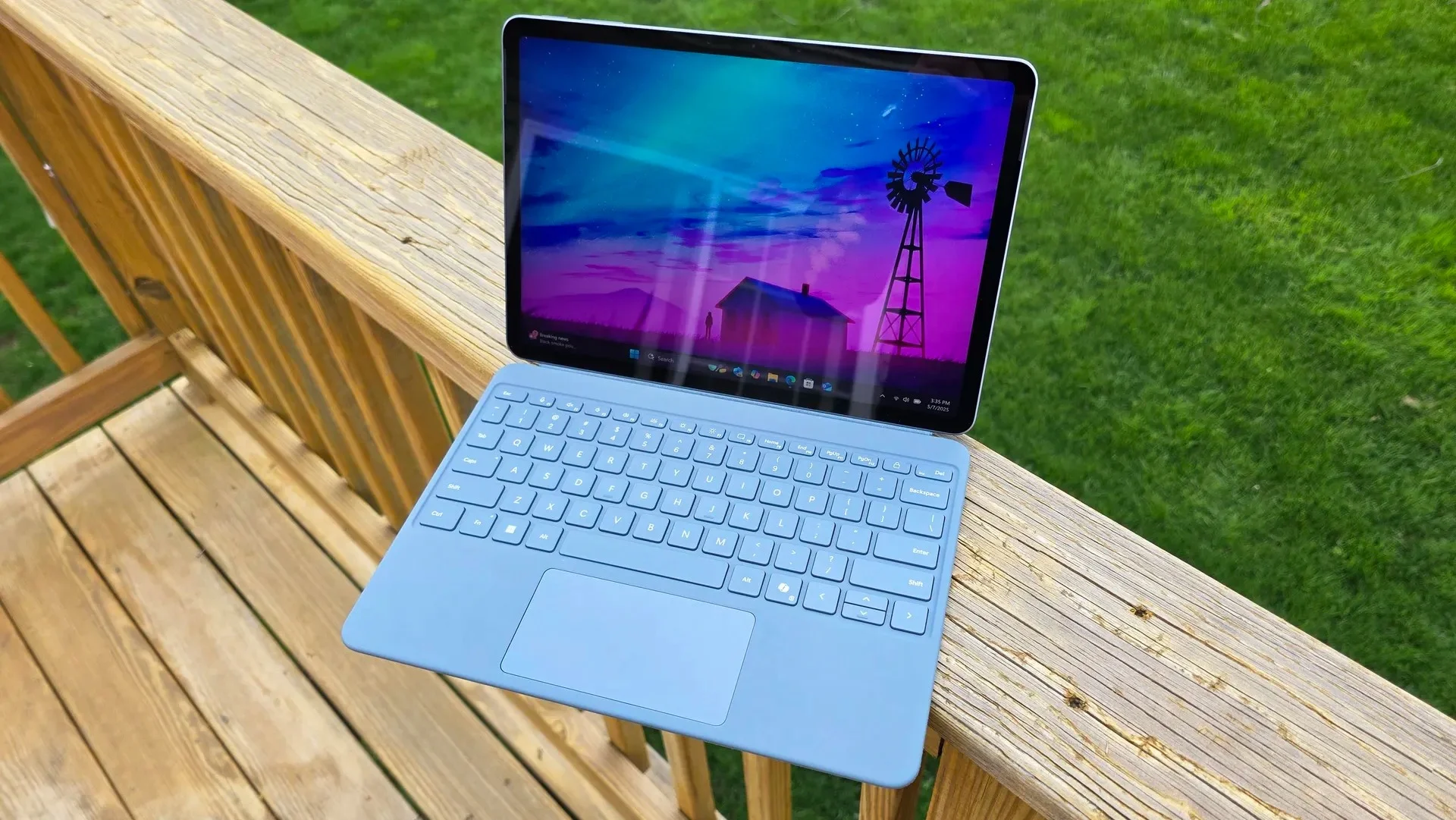 Microsoft Luncurkan Surface Laptop 8 dan Surface Pro 12 untuk Meningkatkan Produktivitas Pebisnis