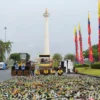 Monas Jadi Saksi Pemusnahan 10 Ribu Botol Miras oleh Satpol PP DKI Jakarta