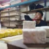 Pedagang Tekan Harga Tempe dengan Mengurangi Ukuran