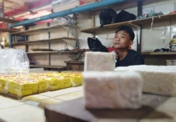 Pedagang Tekan Harga Tempe dengan Mengurangi Ukuran