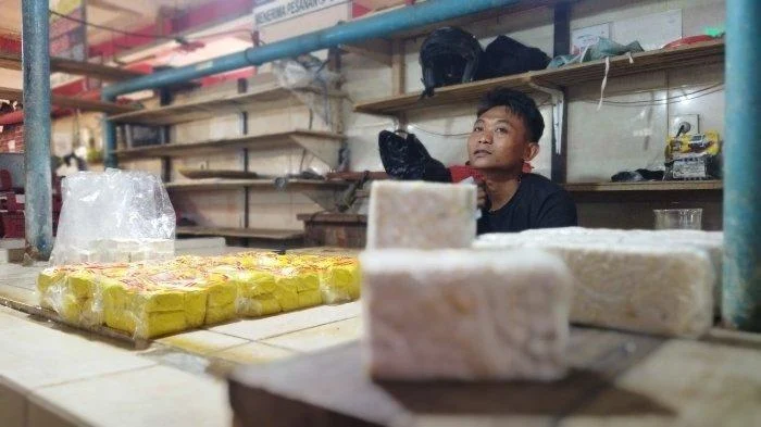 Pedagang Tekan Harga Tempe dengan Mengurangi Ukuran
