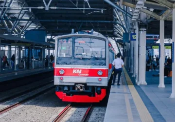 Pemerintah Siapkan Elektrifikasi Jalur KRL Cikarang-Karawang untuk Dorong Transportasi Massal