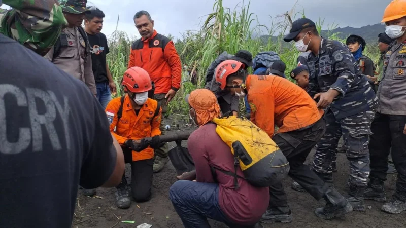 Pendaki Gunung Dukono Ditemukan Meninggal Dunia, 2 WNA Masih Hilang