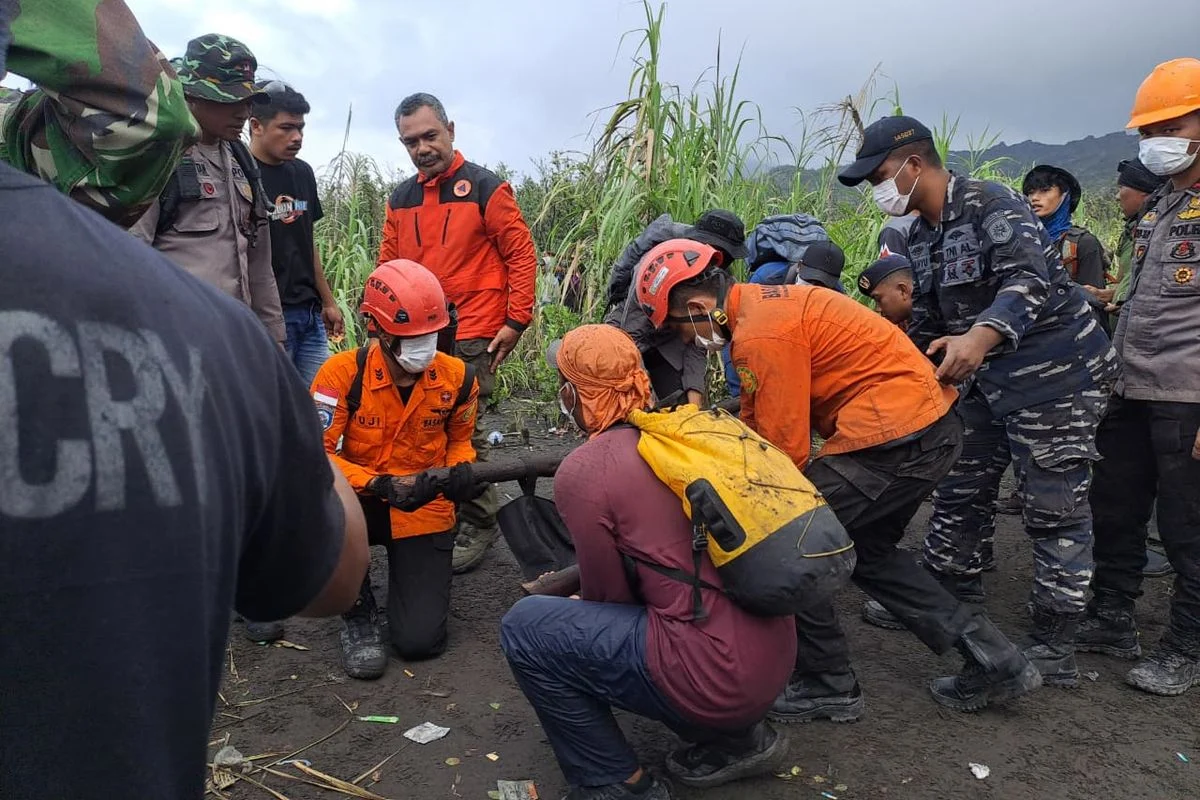 Pendaki Gunung Dukono Ditemukan Meninggal Dunia, 2 WNA Masih Hilang