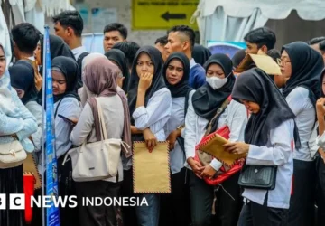 Perempuan Pintar di Indonesia: Mengapa Banyak Berakhir ‘Stuck’ di Rumah?